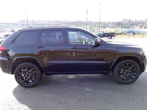 Used 2022 Jeep Grand Cherokee Laredo X image 5