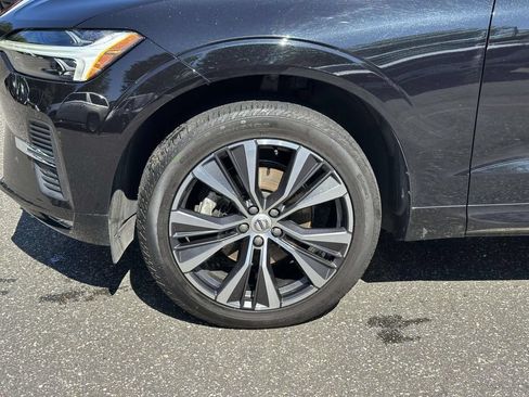 Used 2022 Volvo XC60 B5 Momentum w/ Climate Package AWD/4WD image 12