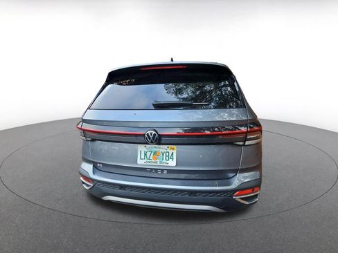 Used 2025 Volkswagen Taos SE image 6