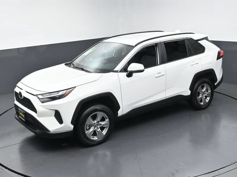 Used 2025 Toyota RAV4 XLE AWD/4WD image 40