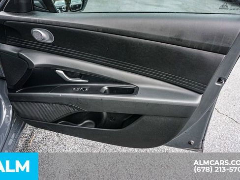 Used 2025 Hyundai Elantra SE image 48