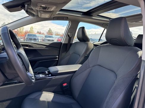 Used 2025 Toyota Camry XLE image 9