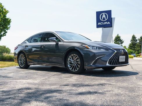 Used 2024 Lexus ES 350 w/ Luxury Package FWD image 2