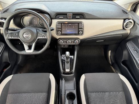 Used 2021 Nissan Versa SV image 9