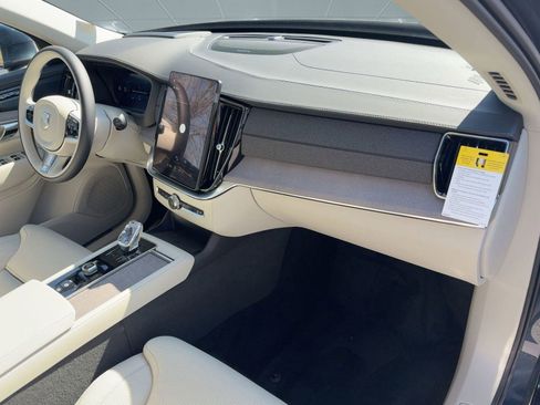 New 2026 Volvo XC90 B6 Ultra w/ Protection Package image 31