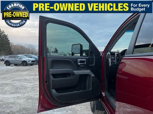 Used 2018 Chevrolet Silverado 1500 LT w/ All Star Edition image 18