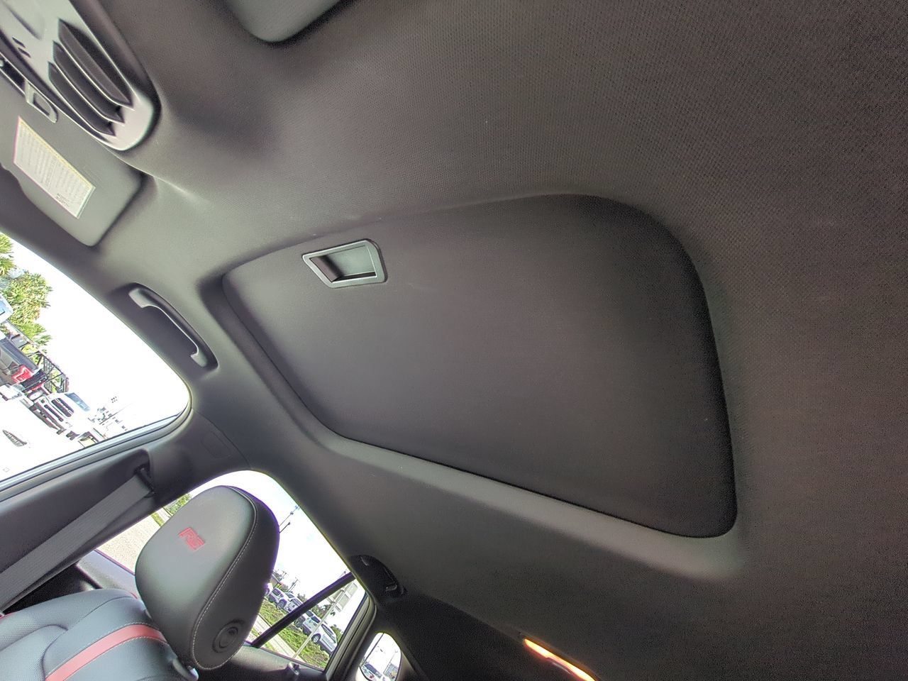 Used 2024 Chevrolet Trax RS w/ Sunroof Package FWD image 17