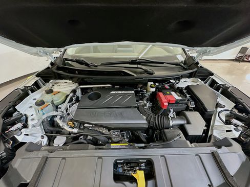 Used 2023 Nissan Rogue SV image 33