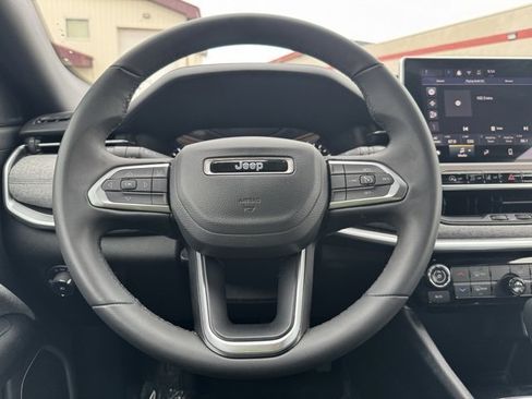 Used 2024 Jeep Compass Latitude image 19