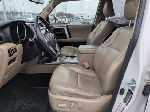 Used 2011 Toyota 4Runner SR5 w/ Convenience Pkg image 11