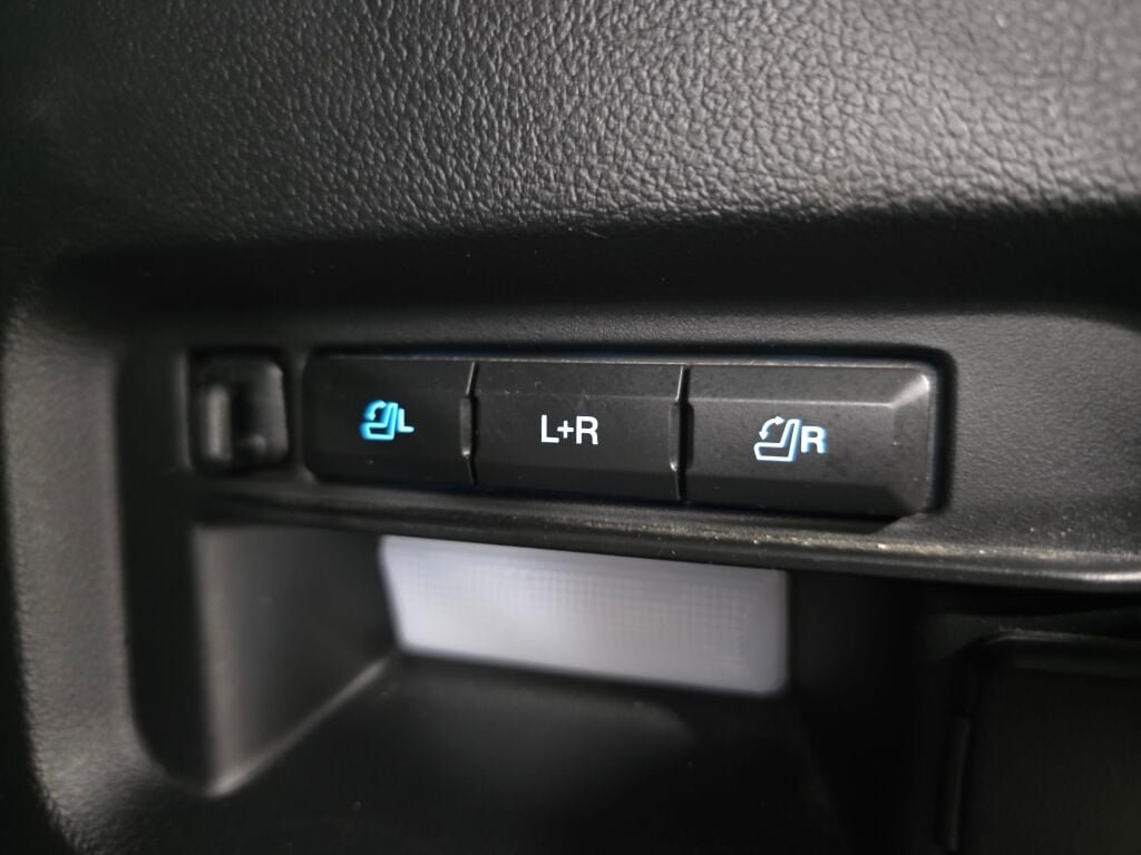 Used 2023 Ford Explorer Platinum AWD/4WD image 17