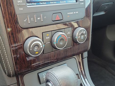 Used 2017 Chevrolet Traverse LT FWD image 30