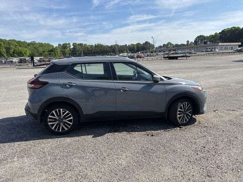 Used 2023 Nissan Kicks SV FWD image 7