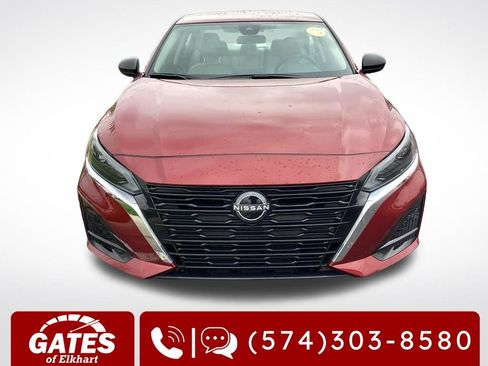 Used 2025 Nissan Altima 2.5 SV FWD image 2