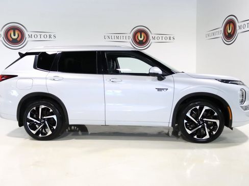 Used 2024 Mitsubishi Outlander 4WD Plug-In Hybrid image 5
