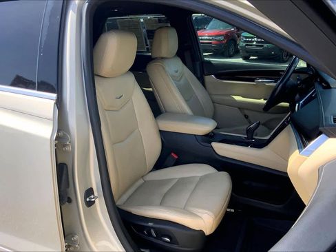 Used 2017 Cadillac XT5 Luxury image 9