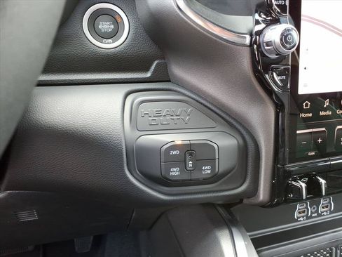 New 2026 RAM 2500 Laramie AWD/4WD image 24