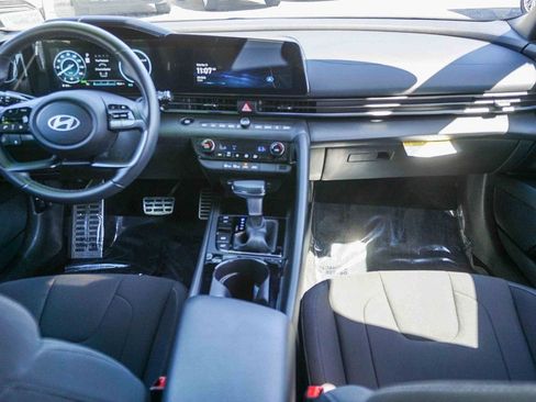 Certified 2025 Hyundai Elantra SEL image 15