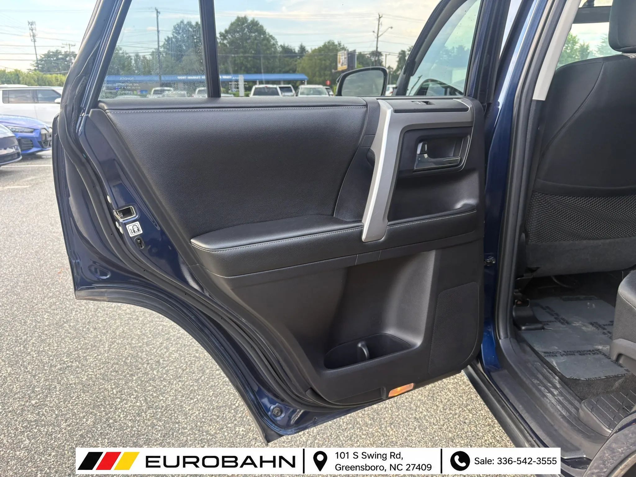Used 2015 Toyota 4Runner SR5 AWD/4WD image 12