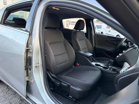 Used 2018 Chevrolet Malibu LT FWD image 13