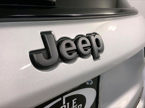 Used 2025 Jeep Compass Trailhawk AWD/4WD image 29