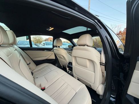 Used 2017 BMW 530i xDrive image 19