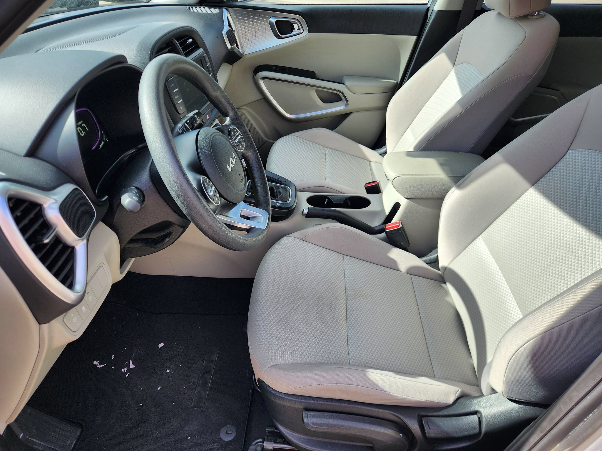Used 2025 Kia Soul LX w/ LX Technology Package FWD image 9