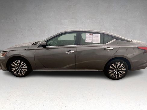 Used 2025 Nissan Altima 2.5 SV image 3