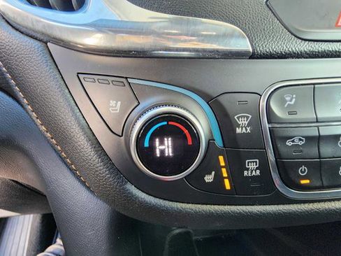 Used 2018 Chevrolet Equinox Premier FWD image 23