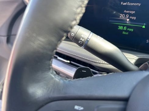 Used 2024 Cadillac XT4 Premium Luxury image 17