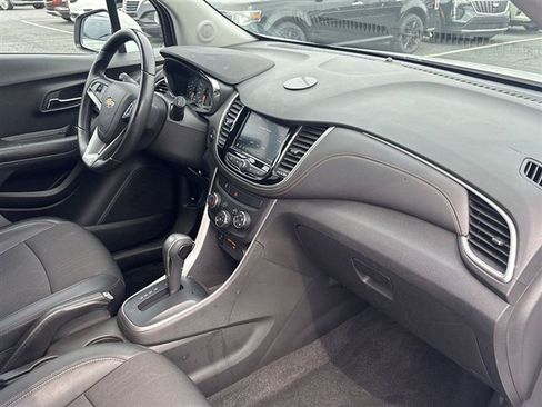 Certified 2022 Chevrolet Trax LT w/ LT Convenience Package image 27