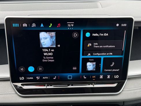 Used 2025 Volkswagen Tiguan SE w/ Panoramic Sunroof Package AWD/4WD image 13