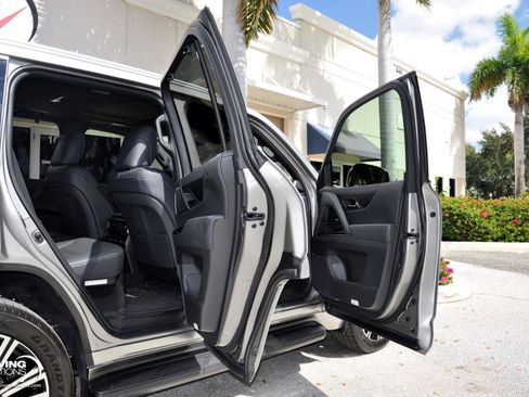Used 2026 Lexus LX 700h Luxury AWD/4WD image 14