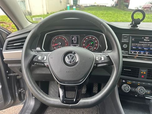 Used 2020 Volkswagen Jetta SE w/ SE Cold Weather Package FWD image 9