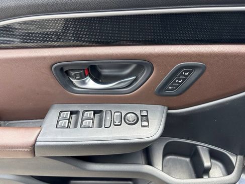 Used 2025 Honda Pilot Elite image 18