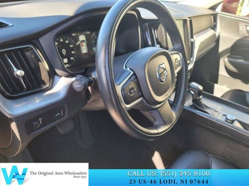 Used 2018 Volvo XC60 T5 Momentum w/ Vision Package AWD/4WD image 10