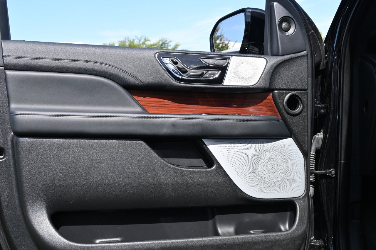 Used 2023 Lincoln Navigator Reserve AWD/4WD image 19