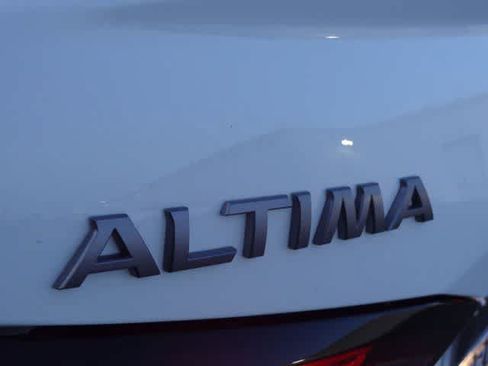 Used 2025 Nissan Altima 2.5 SV FWD image 35