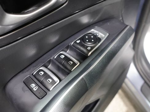 Used 2023 Kia Sorento LX FWD image 14