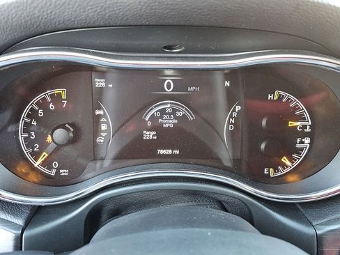 Used 2020 Jeep Grand Cherokee Altitude image 31