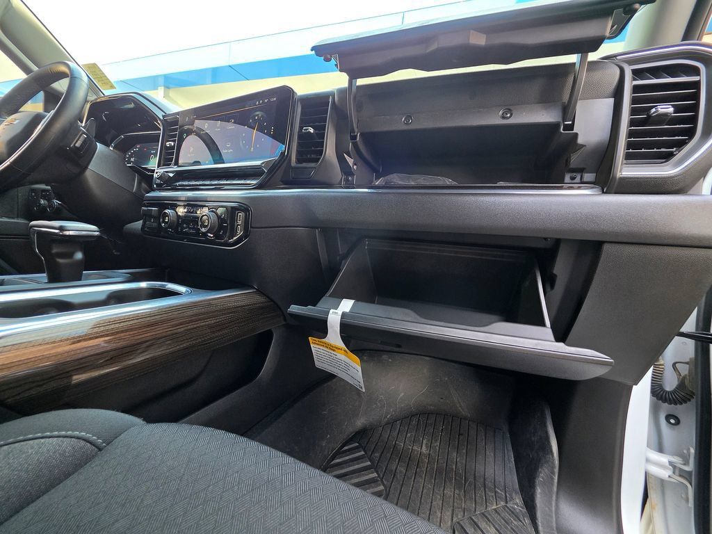 Used 2025 Chevrolet Silverado 1500 LT AWD/4WD image 67