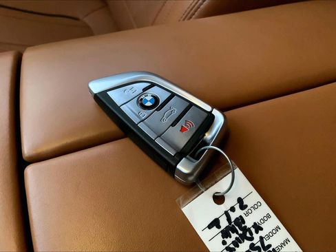 Used 2020 BMW 750i xDrive w/ Autobahn Package image 15