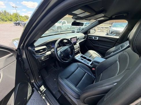 Used 2020 Ford Explorer XLT w/ Equipment Group 202A AWD/4WD image 23