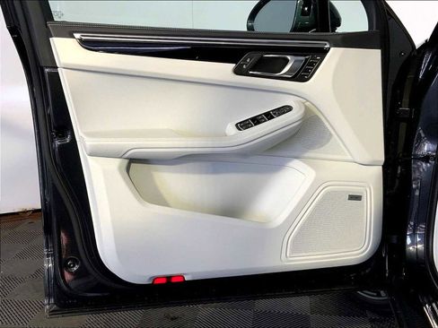 Certified 2023 Porsche Macan S AWD/4WD image 25