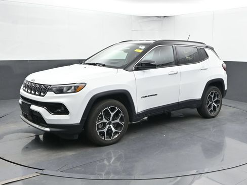 Used 2025 Jeep Compass Limited AWD/4WD image 8
