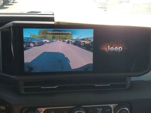 New 2025 Jeep Gladiator Sport image 27