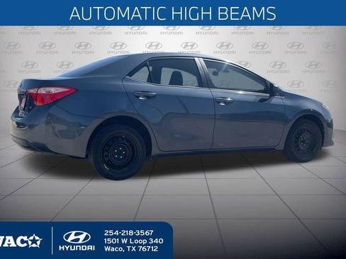 Used 2018 Toyota Corolla LE image 11