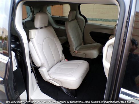 Used 2017 Chrysler Pacifica Touring-L Plus image 26