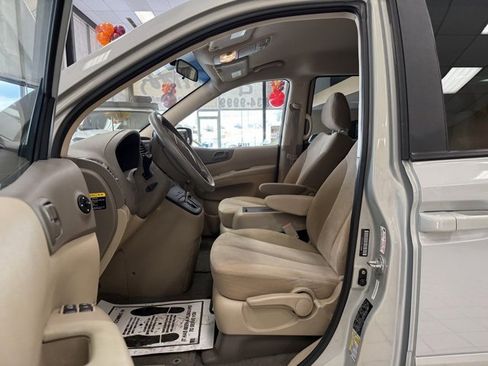 Used 2014 Kia Sedona LX image 2