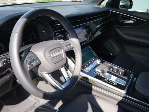 Used 2025 Audi Q7 3.0T Premium Plus w/ Premium Plus Package AWD/4WD image 12